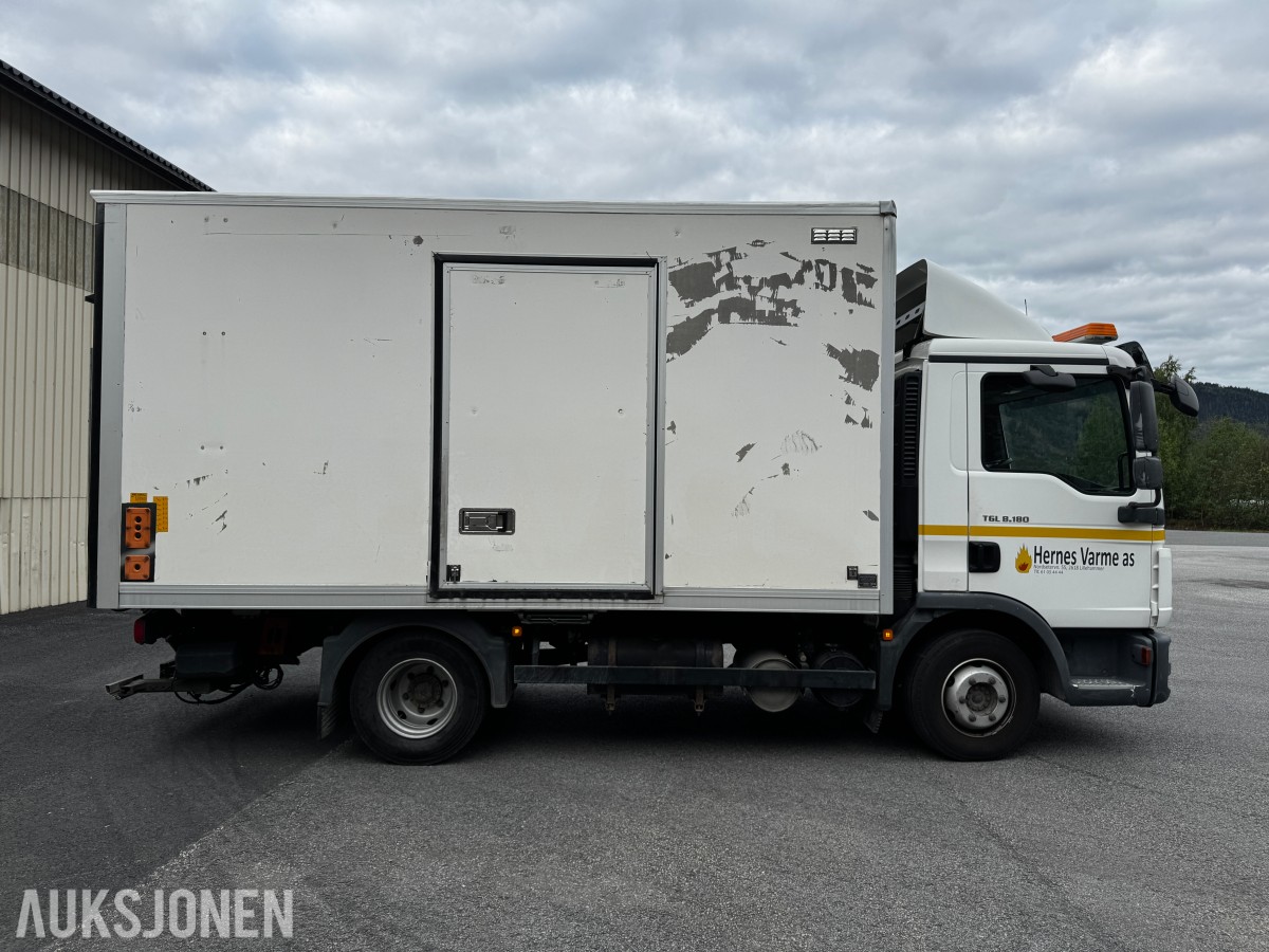 2012 MAN TGL 8.180 4X2BL skapbil med løftelem og sideåpning