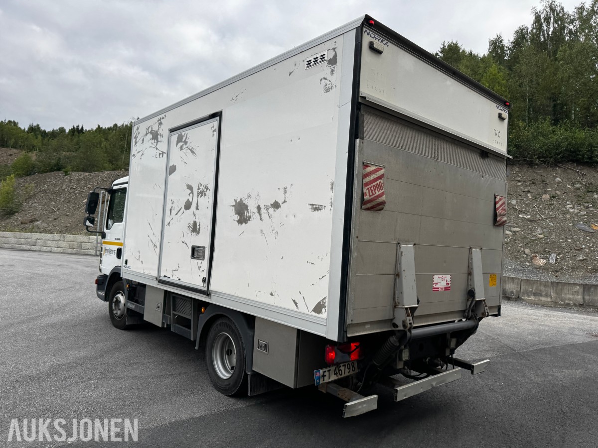 2012 MAN TGL 8.180 4X2BL skapbil med løftelem og sideåpning