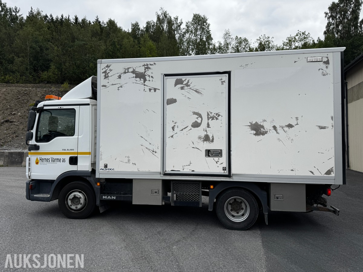 2012 MAN TGL 8.180 4X2BL skapbil med løftelem og sideåpning