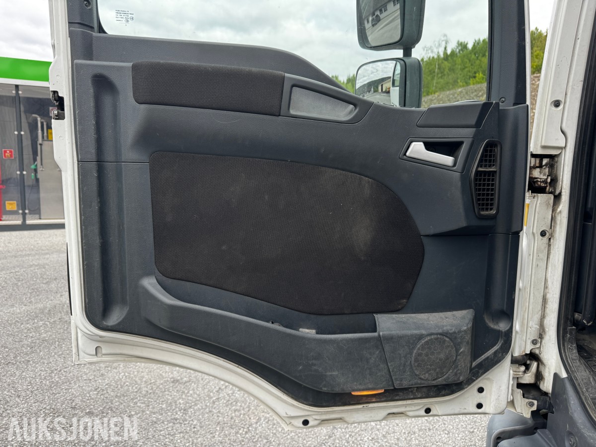 2012 MAN TGL 8.180 4X2BL skapbil med løftelem og sideåpning