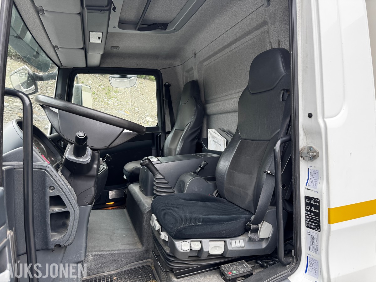 2012 MAN TGL 8.180 4X2BL skapbil med løftelem og sideåpning