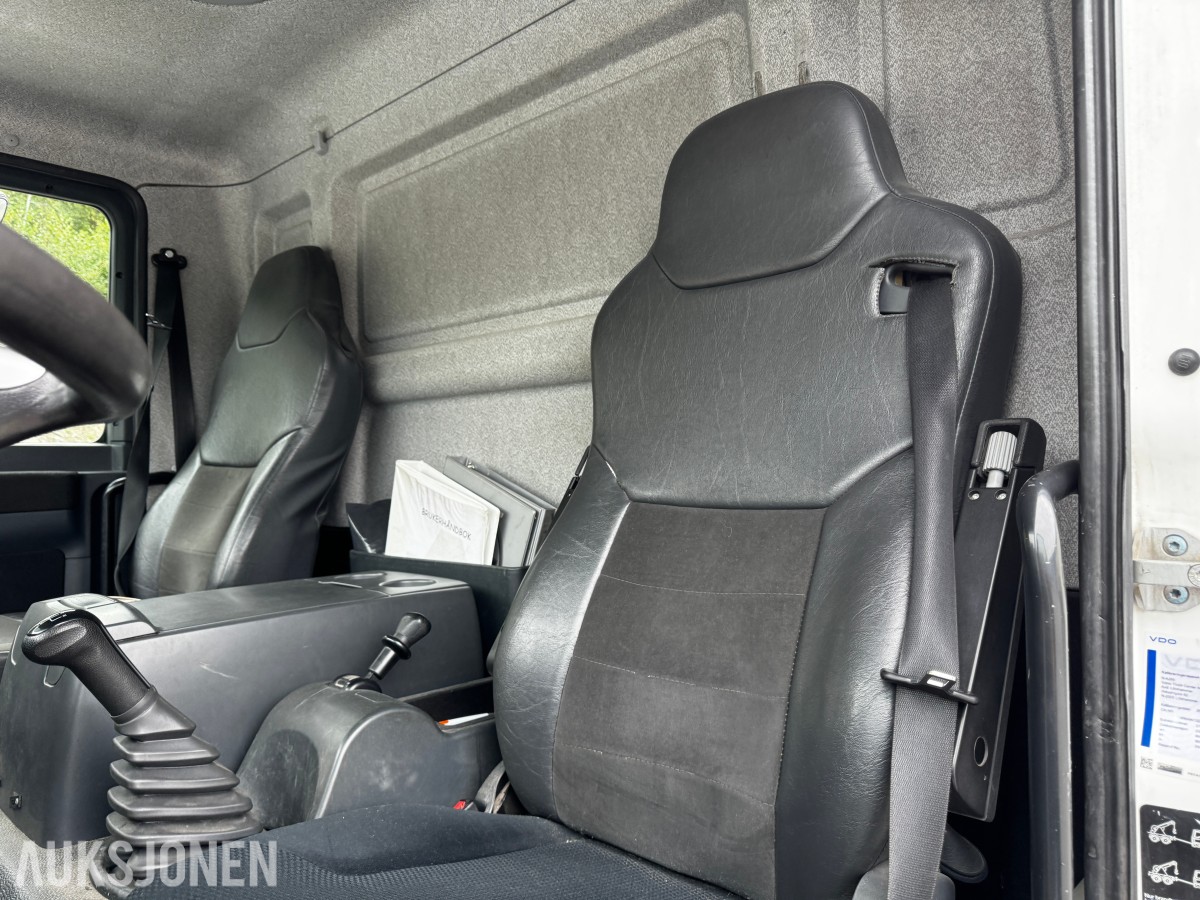 2012 MAN TGL 8.180 4X2BL skapbil med løftelem og sideåpning