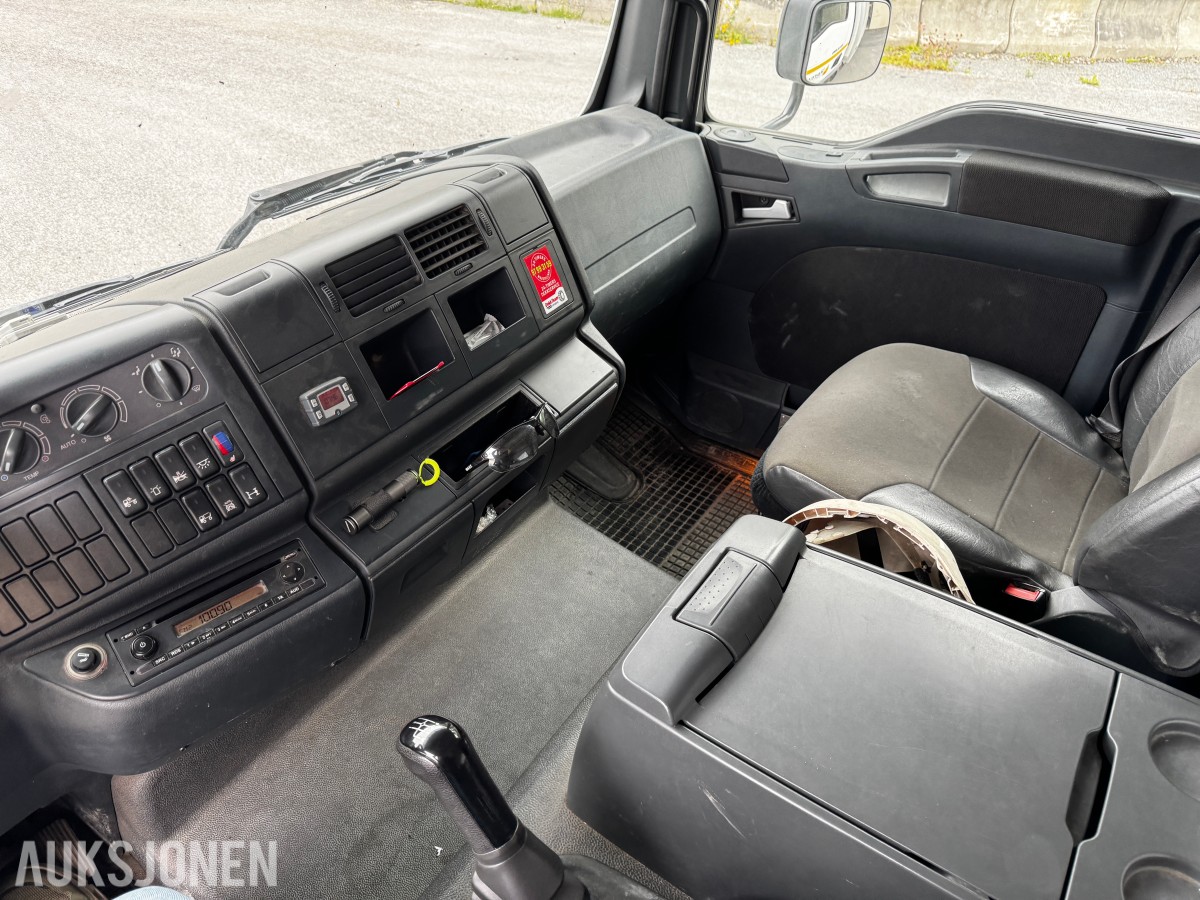 2012 MAN TGL 8.180 4X2BL skapbil med løftelem og sideåpning