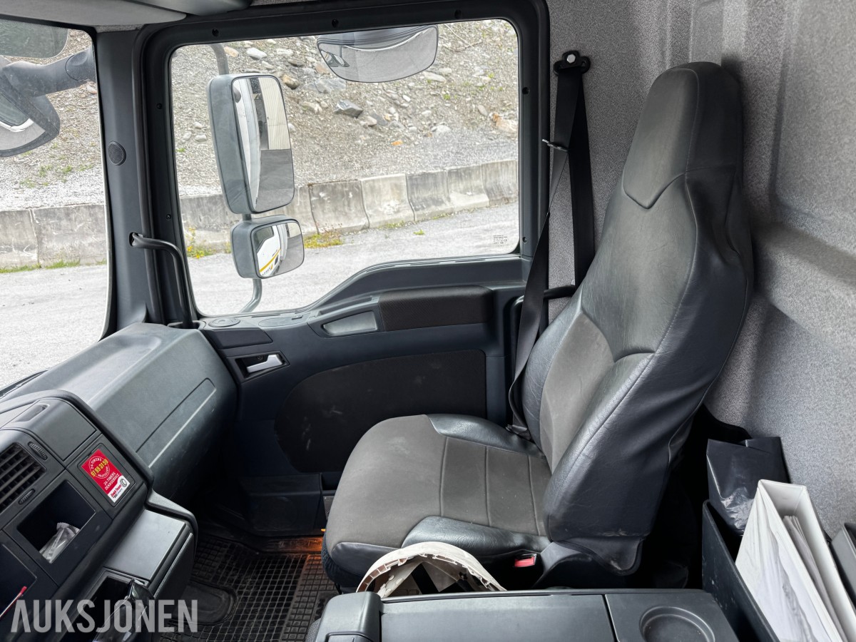 2012 MAN TGL 8.180 4X2BL skapbil med løftelem og sideåpning