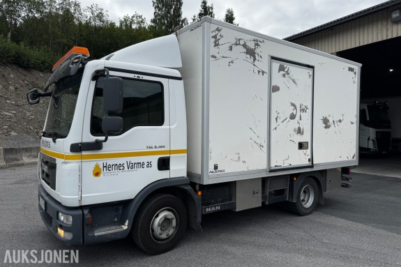 2012 MAN TGL 8.180 4X2BL skapbil med løftelem og sideåpning