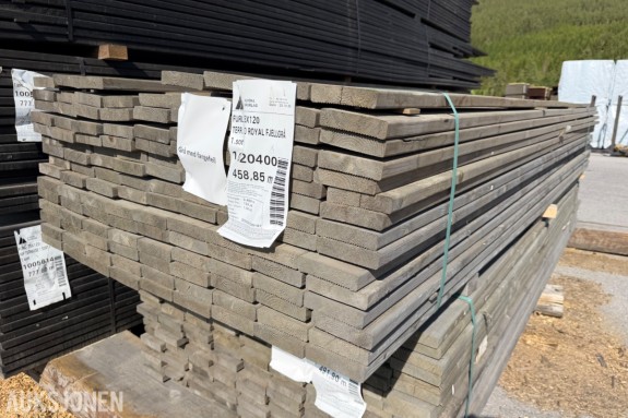 1 sort Furu Terrassebord 20 x 120 mm. Fargefeil
