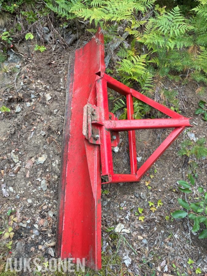 1992 Zetor 5211 traktor med fres og skjær