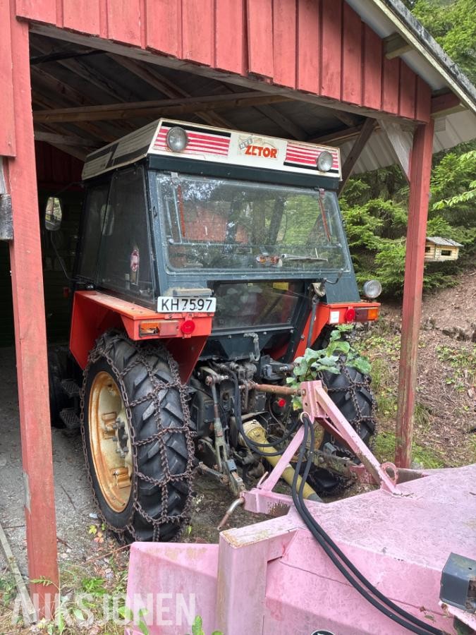 1992 Zetor 5211 traktor med fres og skjær