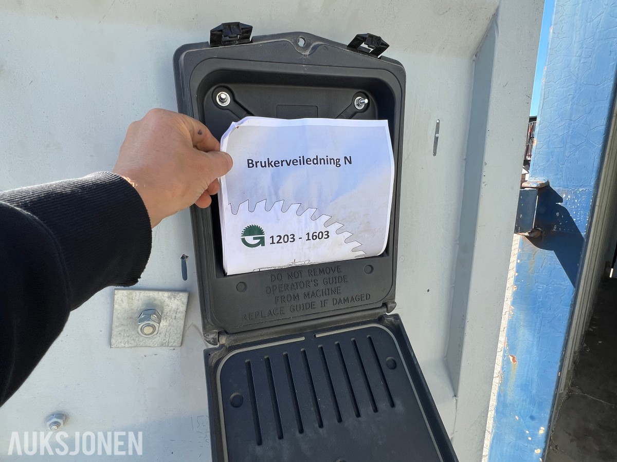 15 fot BNS 10-C13-LC sagcontainer med Ernex gjerdesag