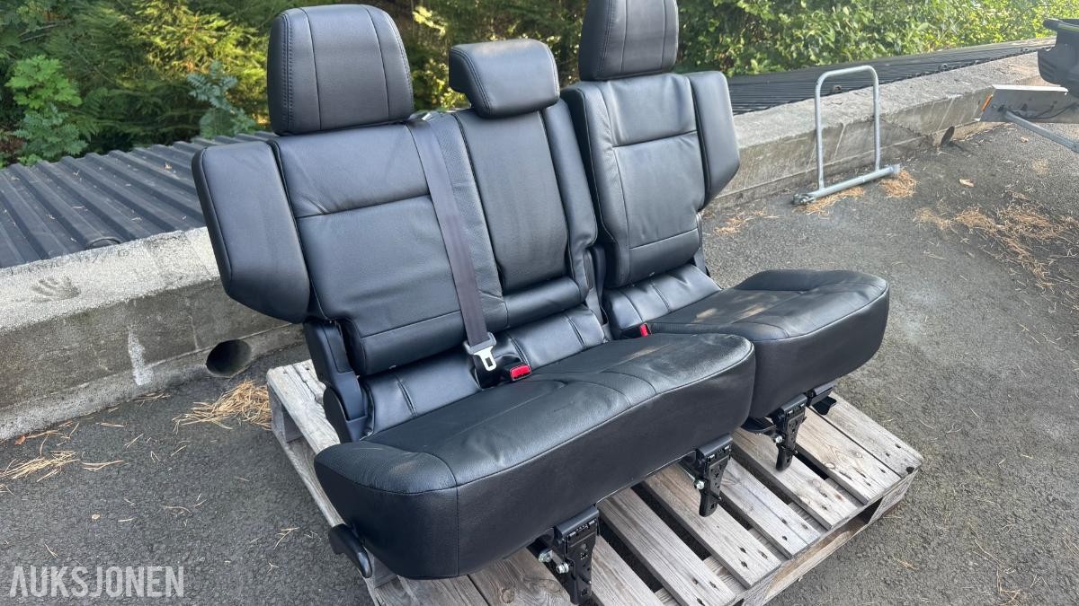 Mitsubishi Pajero ubrukte bakseter 3-seter og 2-seter (7-seters bil)