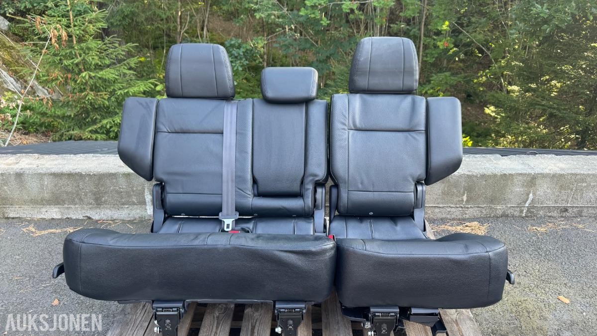 Mitsubishi Pajero ubrukte bakseter 3-seter og 2-seter (7-seters bil)