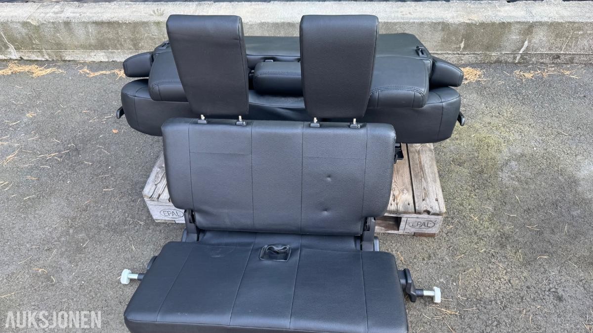 Mitsubishi Pajero ubrukte bakseter 3-seter og 2-seter (7-seters bil)
