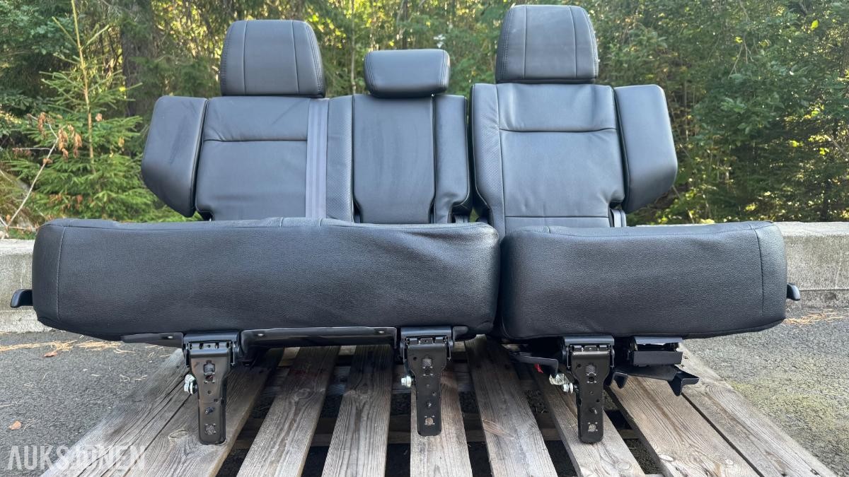 Mitsubishi Pajero ubrukte bakseter 3-seter og 2-seter (7-seters bil)