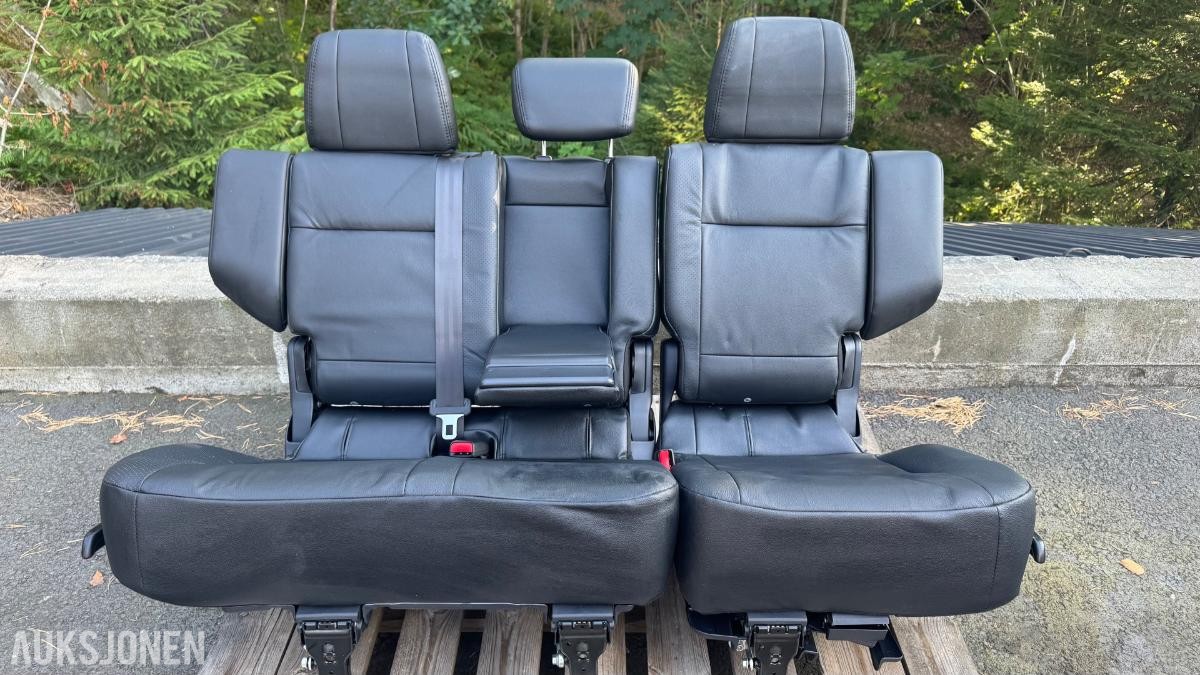 Mitsubishi Pajero ubrukte bakseter 3-seter og 2-seter (7-seters bil)