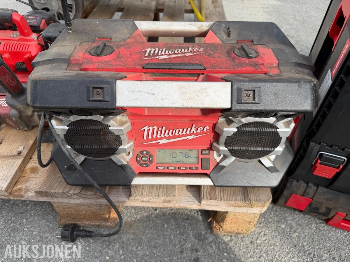 Milwaukee verktøypakke – M18 batterier, radio, vinkelsliper m.m. – deler/reparasjon