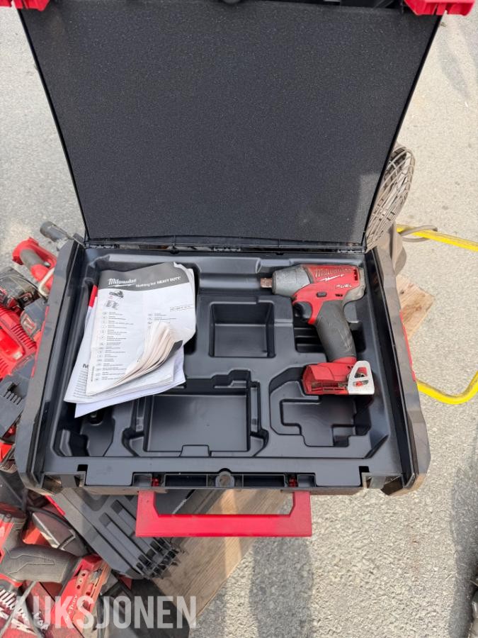 Milwaukee verktøypakke – M18 batterier, radio, vinkelsliper m.m. – deler/reparasjon