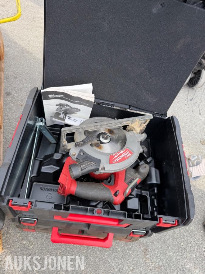 Milwaukee verktøypakke – M18 batterier, radio, vinkelsliper m.m. – deler/reparasjon