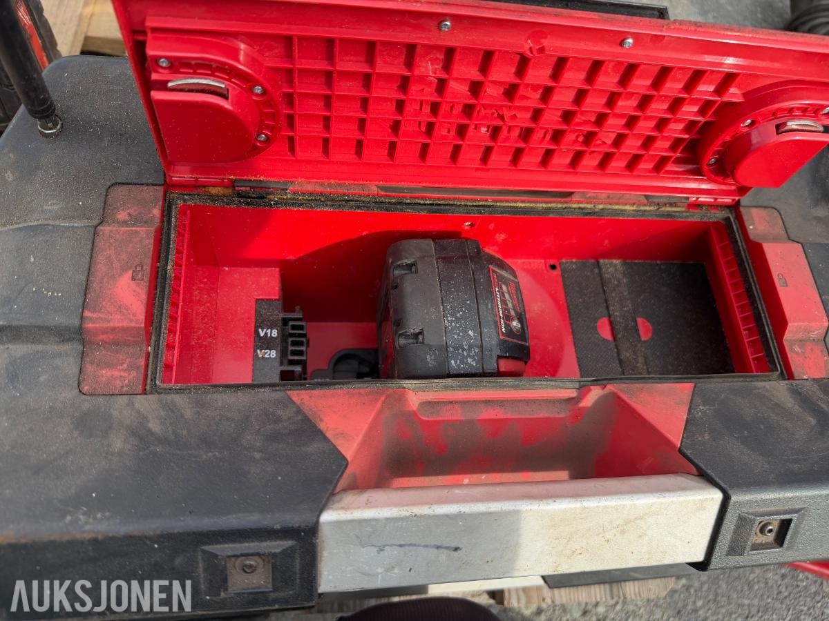 Milwaukee verktøypakke – M18 batterier, radio, vinkelsliper m.m. – deler/reparasjon