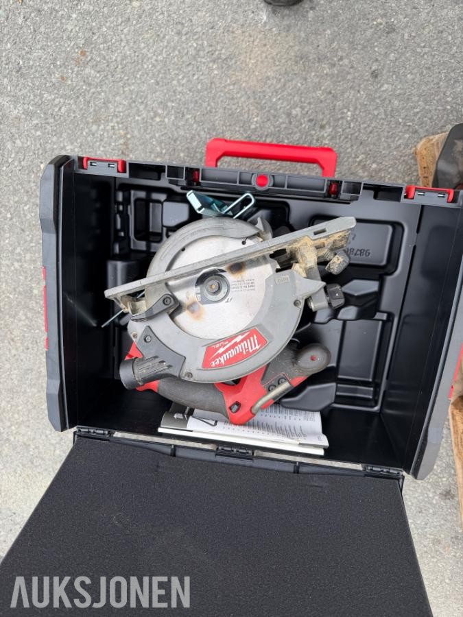 Milwaukee verktøypakke – M18 batterier, radio, vinkelsliper m.m. – deler/reparasjon