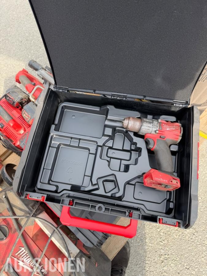 Milwaukee verktøypakke – M18 batterier, radio, vinkelsliper m.m. – deler/reparasjon