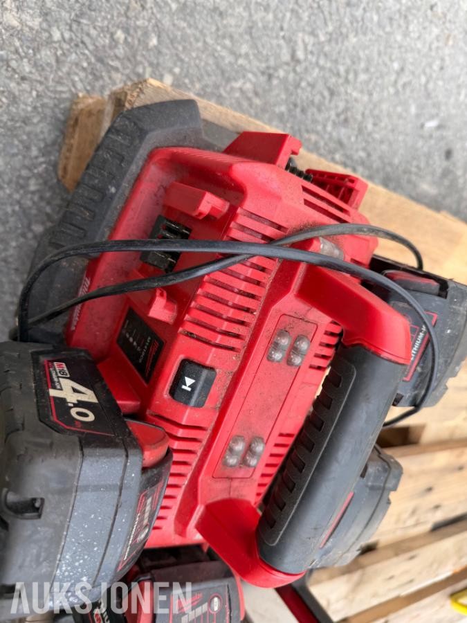 Milwaukee verktøypakke – M18 batterier, radio, vinkelsliper m.m. – deler/reparasjon