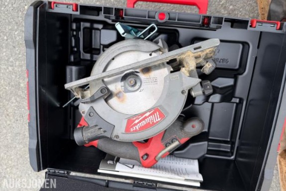 Milwaukee verktøypakke – M18 batterier, radio, vinkelsliper m.m. – deler/reparasjon