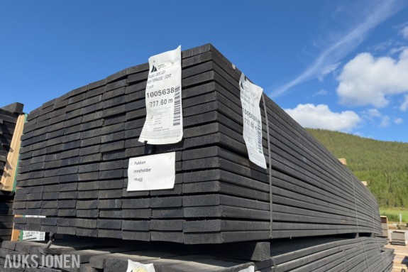 28 x 120 mm. Terrassebord. 1 sort Furu, Farge Sort. Inneholder Mugg