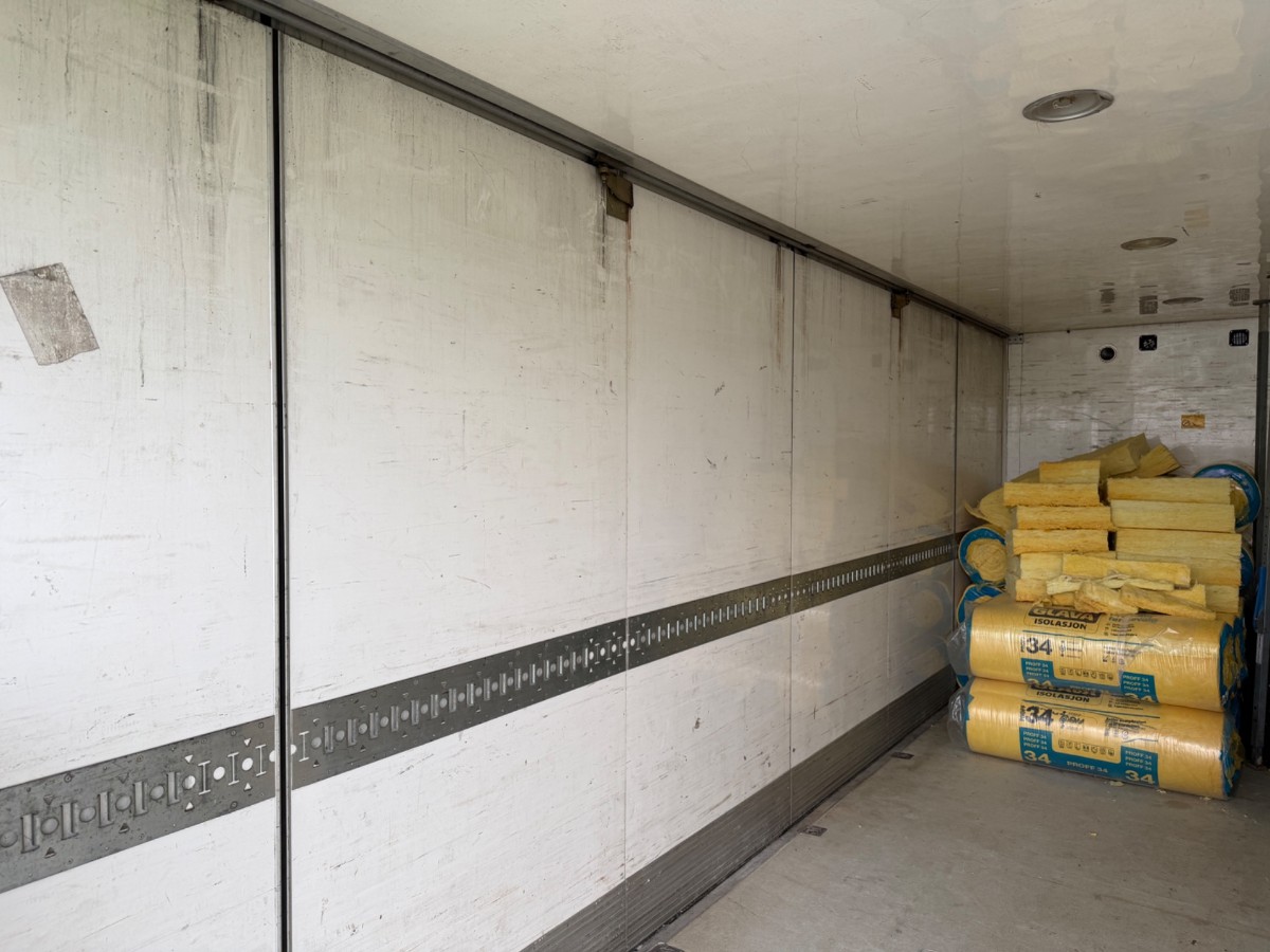 2009 Volvo FL240 4x2 skapbil med sideåpning – EU-godkjent til 31/5-2027 – 2 sett hjul