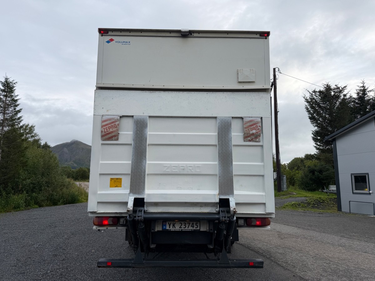 2009 Volvo FL240 4x2 skapbil med sideåpning – EU-godkjent til 31/5-2027 – 2 sett hjul