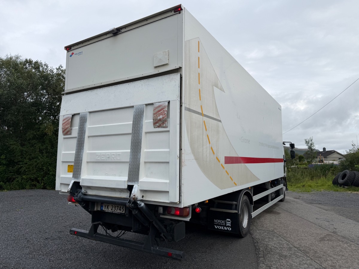 2009 Volvo FL240 4x2 skapbil med sideåpning – EU-godkjent til 31/5-2027 – 2 sett hjul