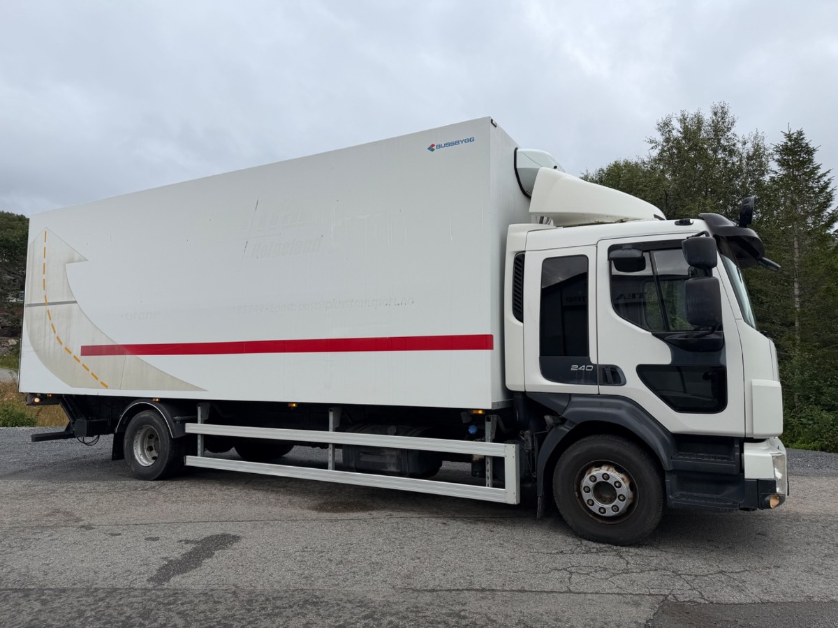 2009 Volvo FL240 4x2 skapbil med sideåpning – EU-godkjent til 31/5-2027 – 2 sett hjul