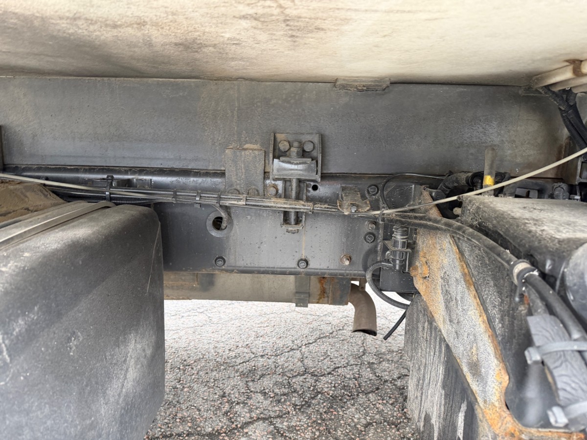 2009 Volvo FL240 4x2 skapbil med sideåpning – EU-godkjent til 31/5-2027 – 2 sett hjul