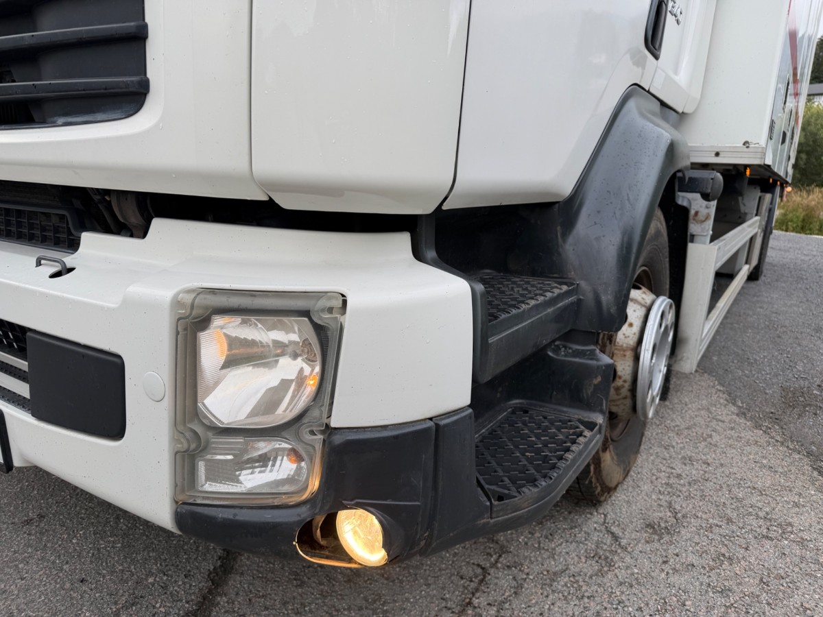 2009 Volvo FL240 4x2 skapbil med sideåpning – EU-godkjent til 31/5-2027 – 2 sett hjul