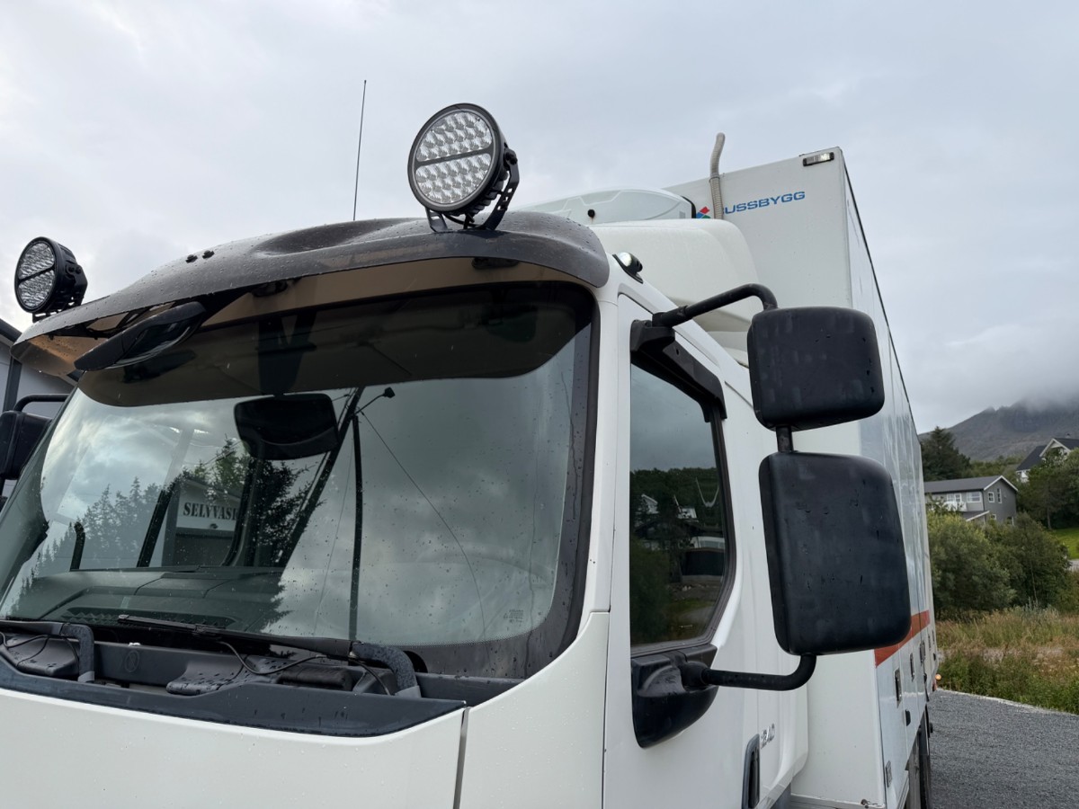 2009 Volvo FL240 4x2 skapbil med sideåpning – EU-godkjent til 31/5-2027 – 2 sett hjul