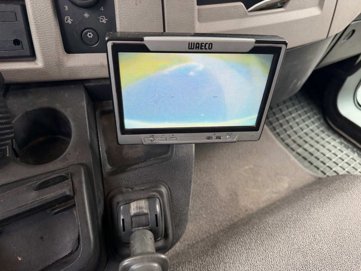 2009 Volvo FL240 4x2 skapbil med sideåpning – EU-godkjent til 31/5-2027 – 2 sett hjul