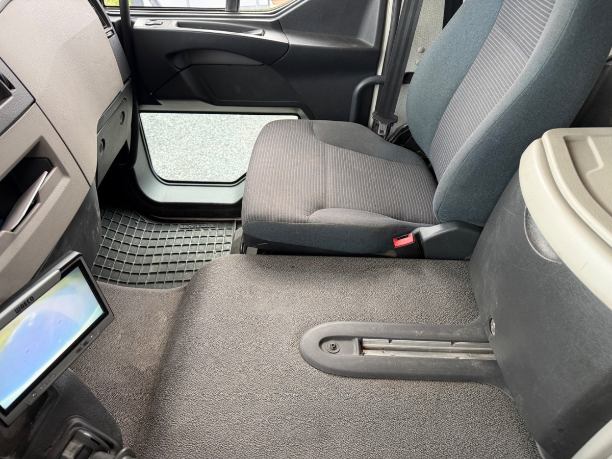 2009 Volvo FL240 4x2 skapbil med sideåpning – EU-godkjent til 31/5-2027 – 2 sett hjul