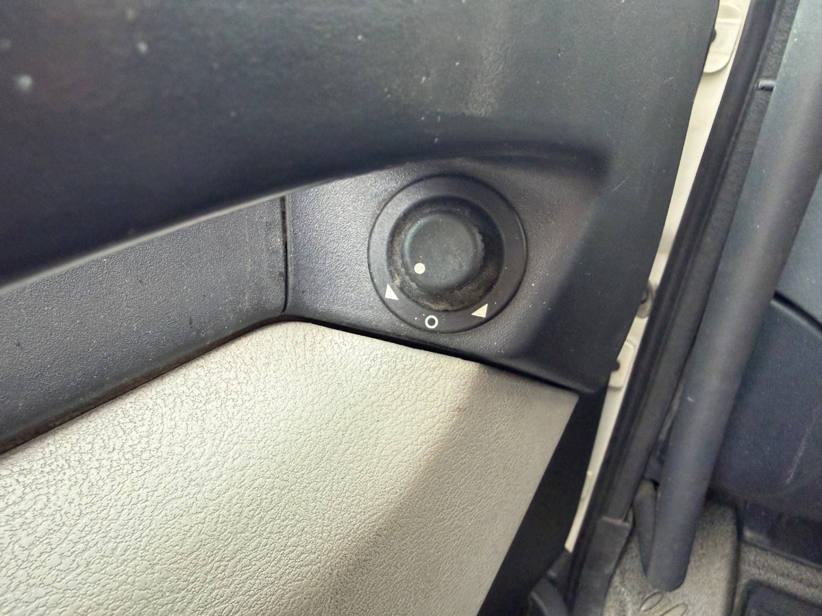 2009 Volvo FL240 4x2 skapbil med sideåpning – EU-godkjent til 31/5-2027 – 2 sett hjul