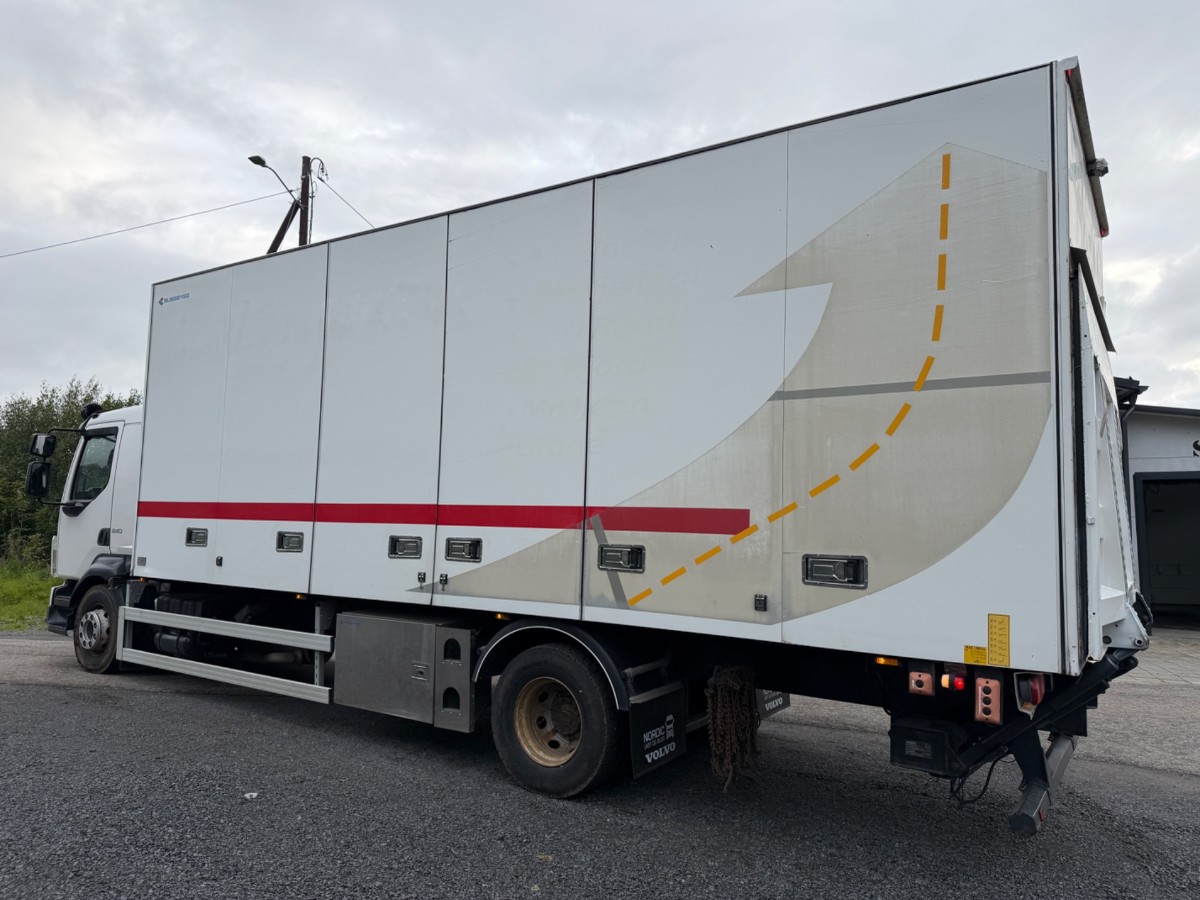 2009 Volvo FL240 4x2 skapbil med sideåpning – EU-godkjent til 31/5-2027 – 2 sett hjul