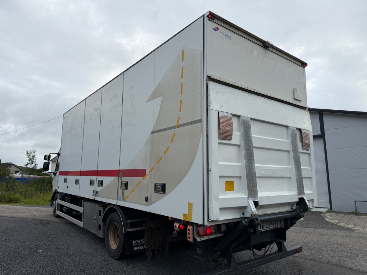 2009 Volvo FL240 4x2 skapbil med sideåpning – EU-godkjent til 31/5-2027 – 2 sett hjul