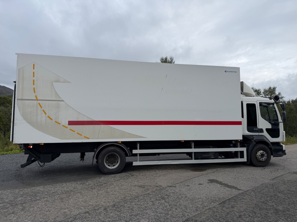 2009 Volvo FL240 4x2 skapbil med sideåpning – EU-godkjent til 31/5-2027 – 2 sett hjul