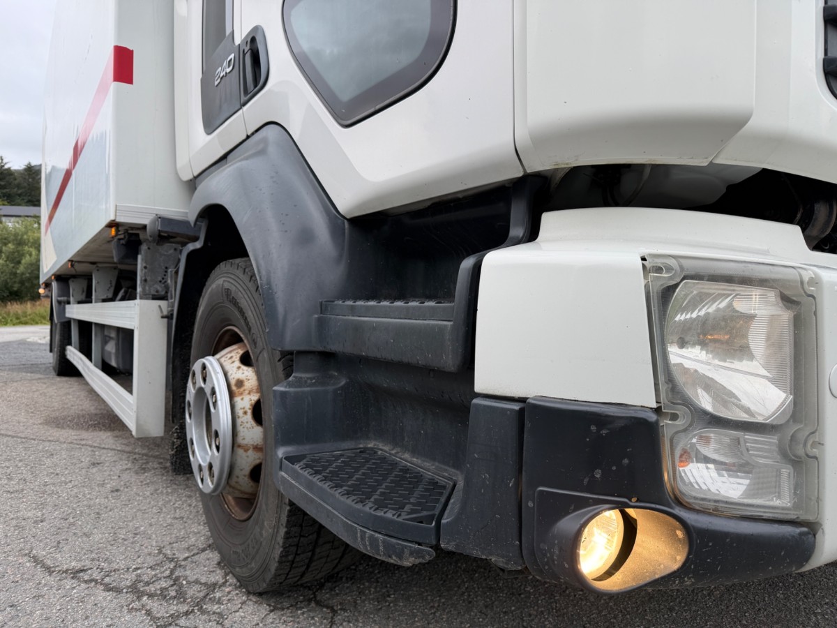 2009 Volvo FL240 4x2 skapbil med sideåpning – EU-godkjent til 31/5-2027 – 2 sett hjul