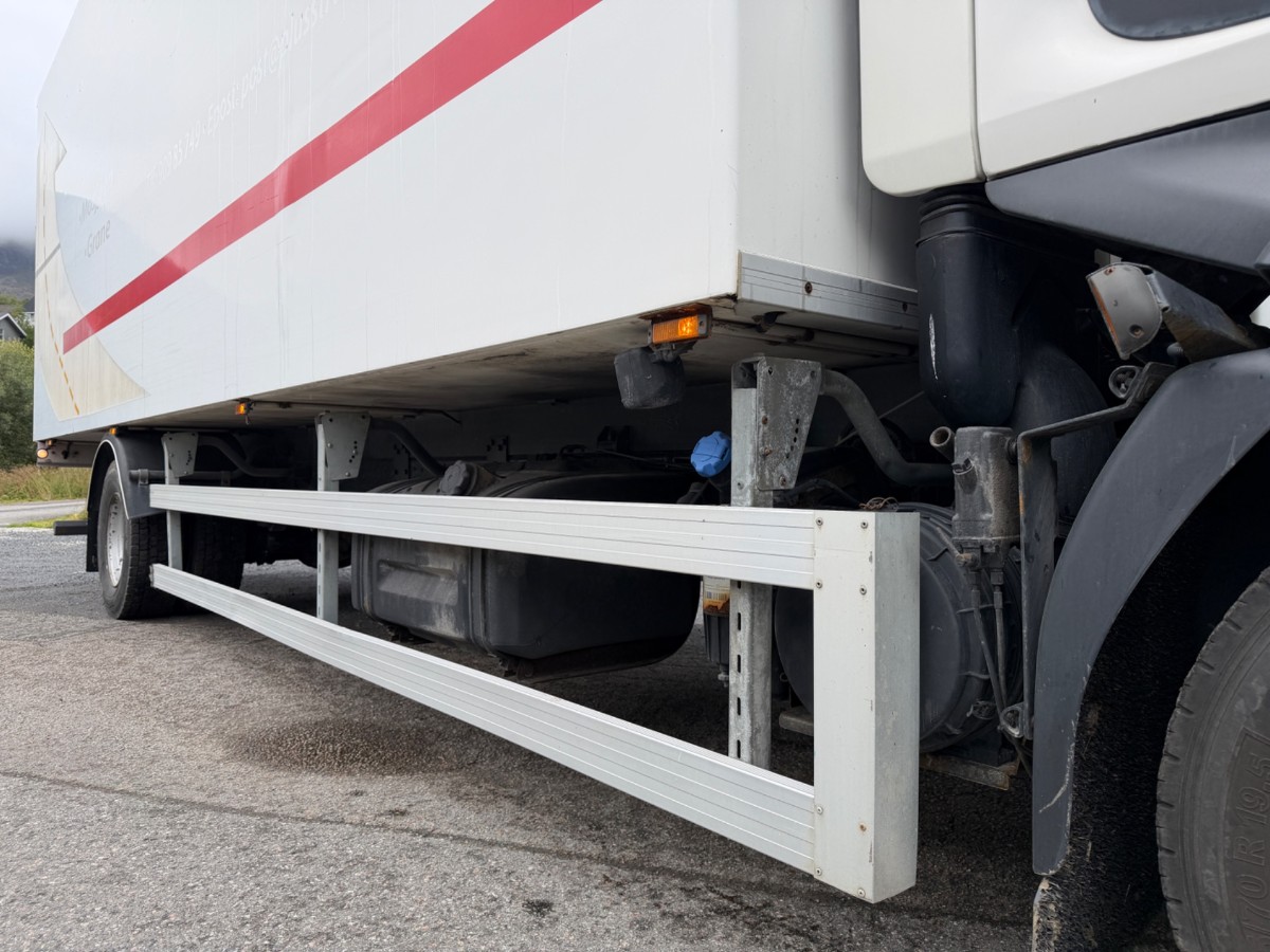 2009 Volvo FL240 4x2 skapbil med sideåpning – EU-godkjent til 31/5-2027 – 2 sett hjul
