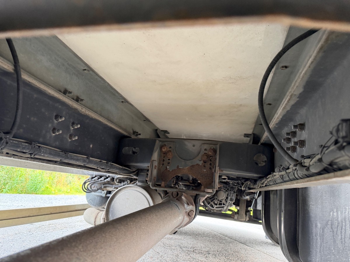 2009 Volvo FL240 4x2 skapbil med sideåpning – EU-godkjent til 31/5-2027 – 2 sett hjul