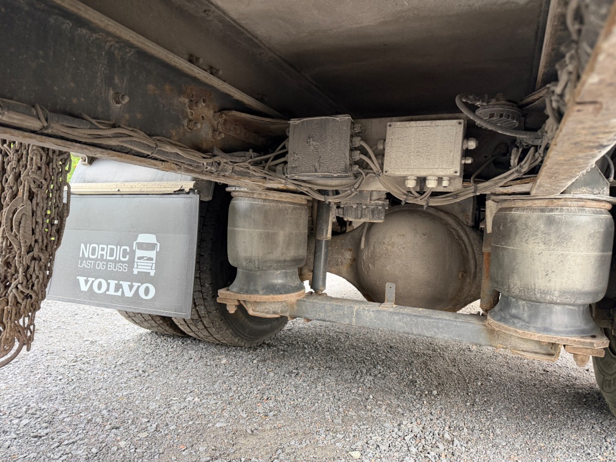 2009 Volvo FL240 4x2 skapbil med sideåpning – EU-godkjent til 31/5-2027 – 2 sett hjul