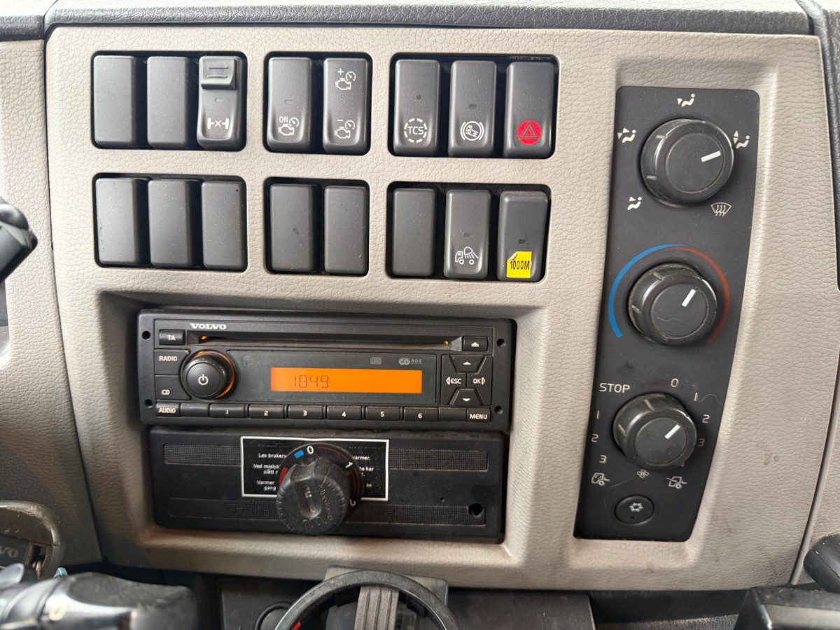 2009 Volvo FL240 4x2 skapbil med sideåpning – EU-godkjent til 31/5-2027 – 2 sett hjul
