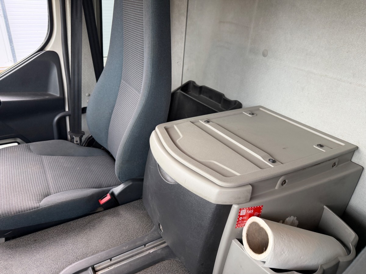 2009 Volvo FL240 4x2 skapbil med sideåpning – EU-godkjent til 31/5-2027 – 2 sett hjul