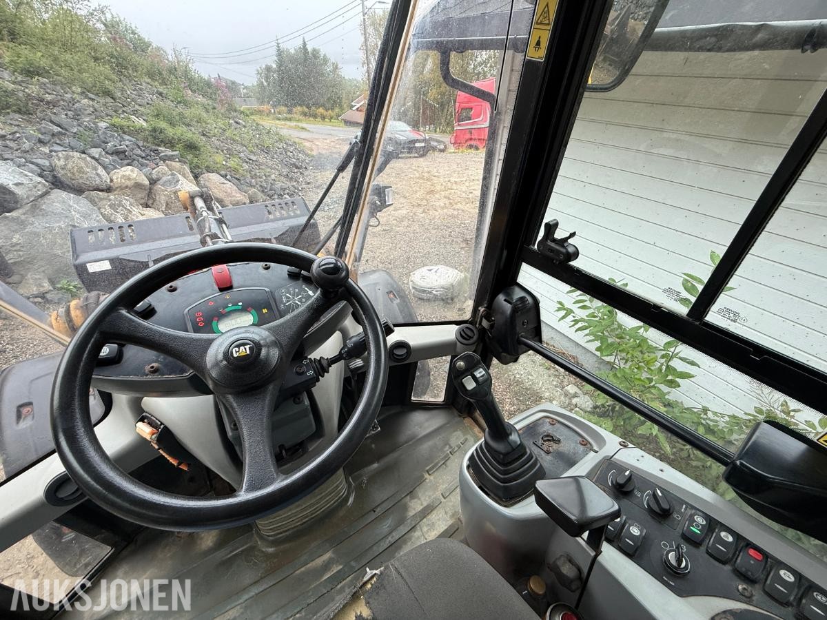 2012 CAT 908H hjullaster med ABL-skuff – 5288 timer