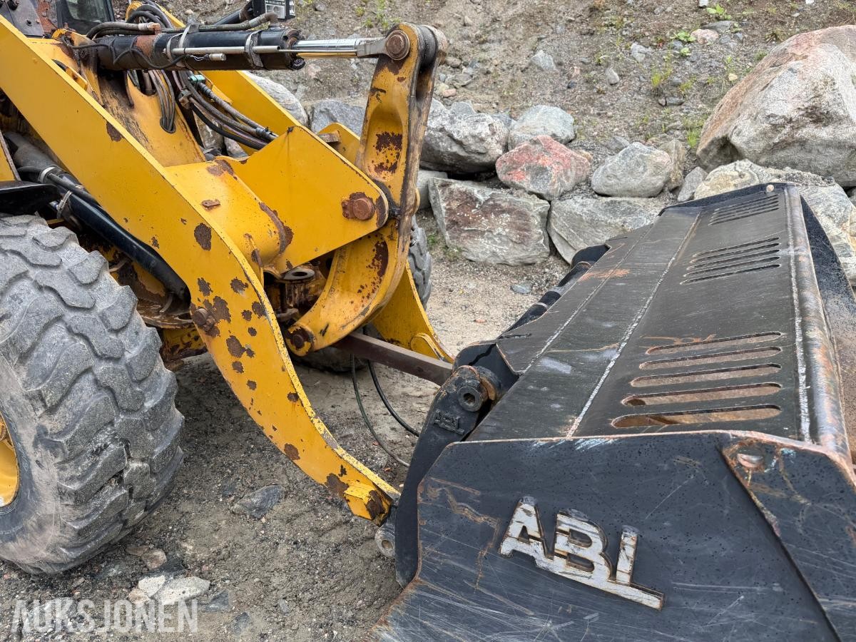 2012 CAT 908H hjullaster med ABL-skuff – 5288 timer