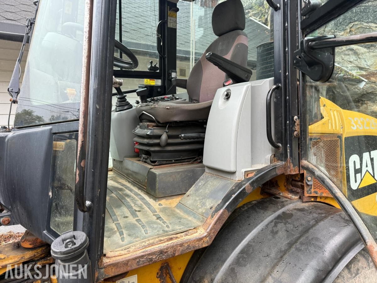 2012 CAT 908H hjullaster med ABL-skuff – 5288 timer