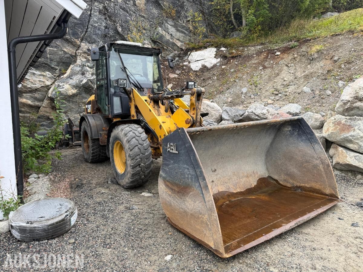 2012 CAT 908H hjullaster med ABL-skuff – 5288 timer